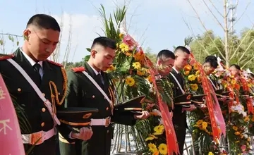 向烈士致敬一段话