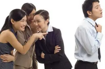 形容同事不和谐的句子文案