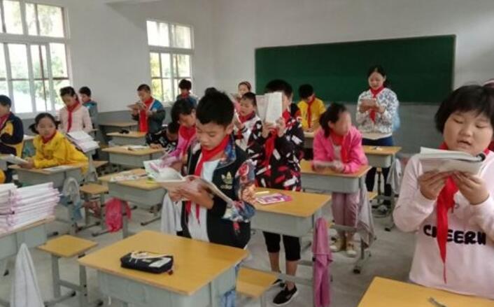 形容学生晨读的诗句文案