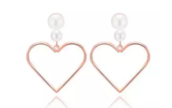 关于戴耳钉的句子文案