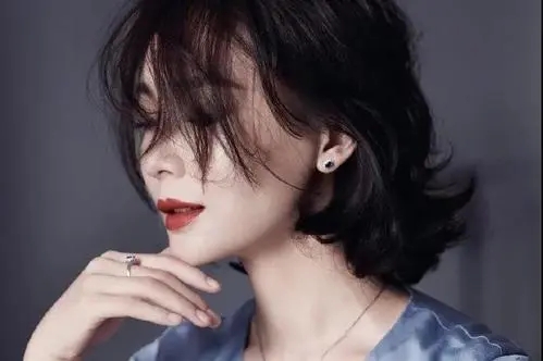 女生调皮搞怪说说文案霸气