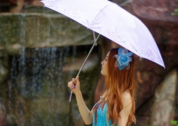 带有雨的诗句文案