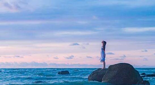 关于海边玩的开心句子文案