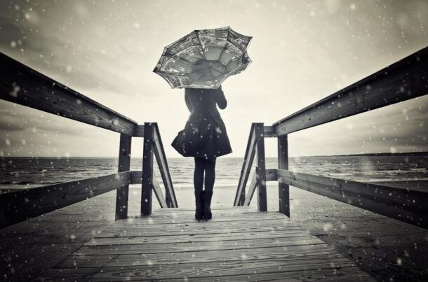 一个人听着雨声的心情说说文案