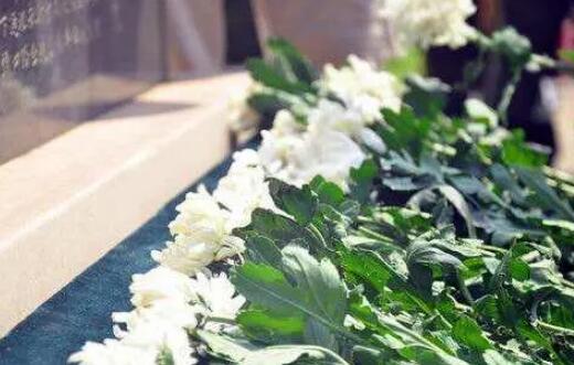 缅怀亲人寄托哀思的话