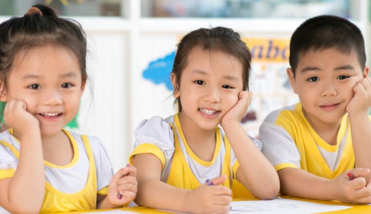 幼儿园表扬孩子午睡的话