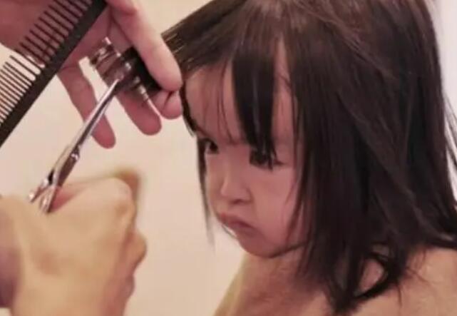 剪了头发的幽默说说文案