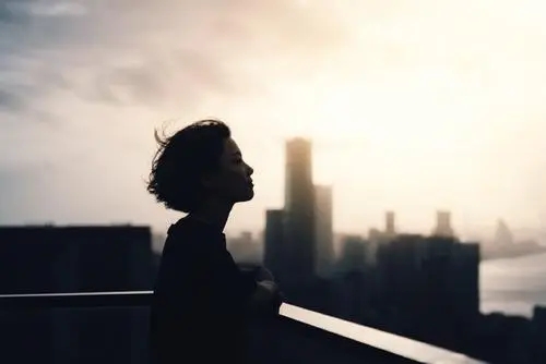 楼顶吹风的句子文案