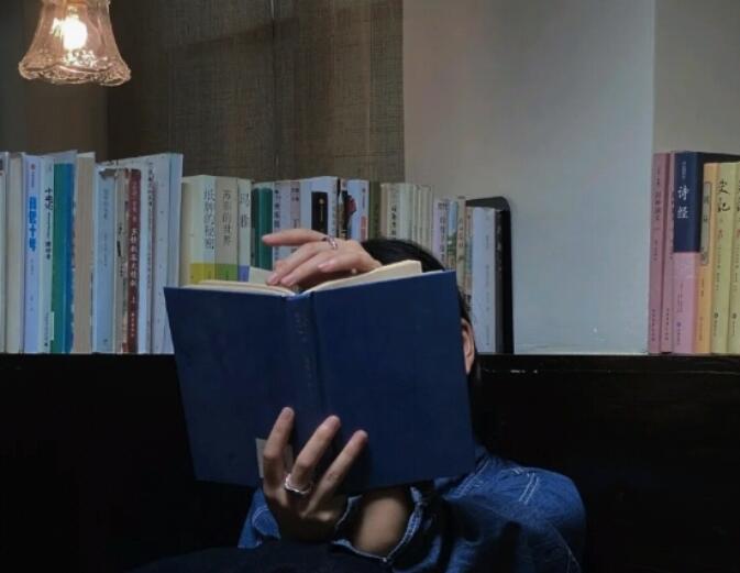 喜欢黑夜的说说文案心情