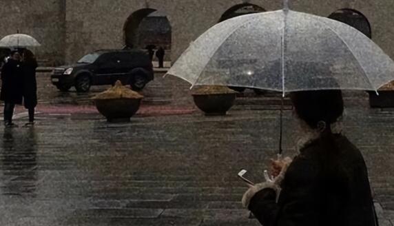 下雨天暖心句子文案