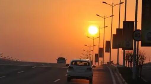 女人夜晚开车唯美句子文案