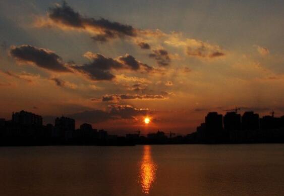 傍晚景色的朋友圈说说文案