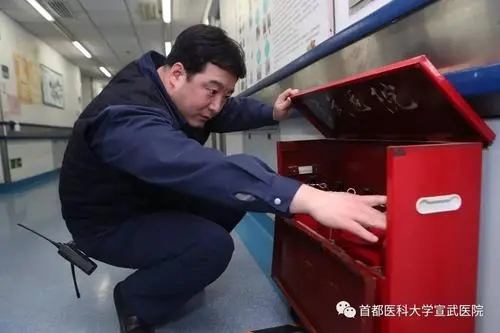 坚守岗位的幽默说说文案