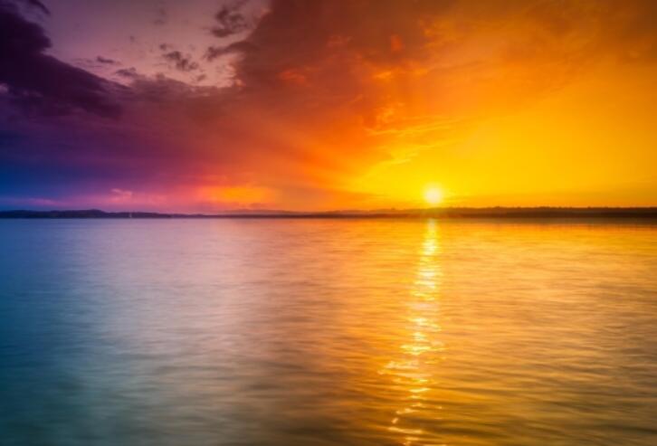 夜晚海边的说说文案