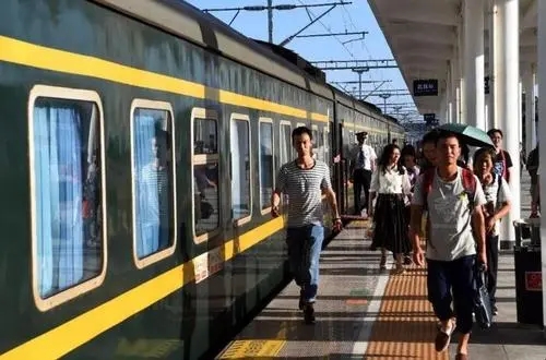 坐火车离开的心情说说文案