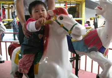 宝宝第一次坐旋转木马说说文案