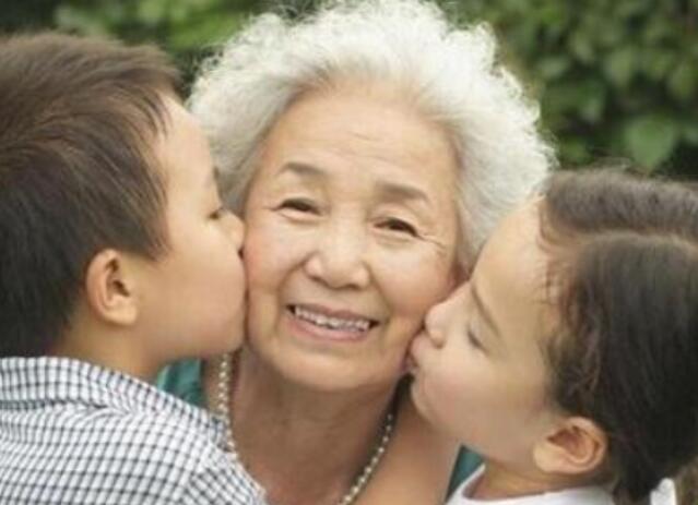 奶奶跟孙女照片朋友圈