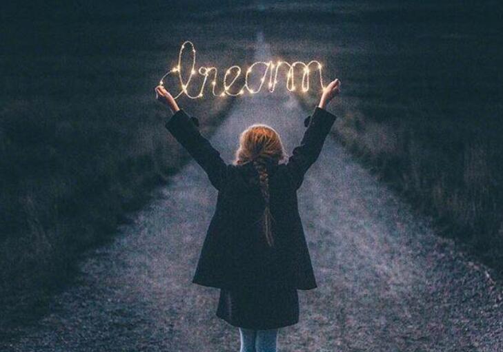 形容想一个人到发疯的句子文案