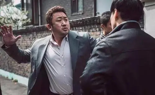 形容混社会的女孩子