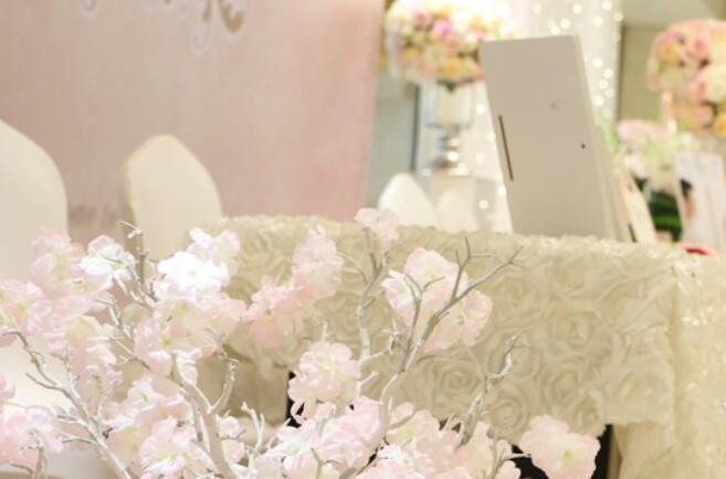 女人必须有口红的语句文案