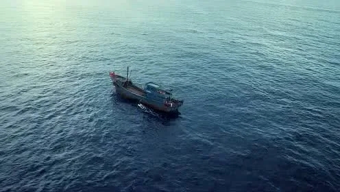 坐船出海发朋友圈的搞笑句子文案