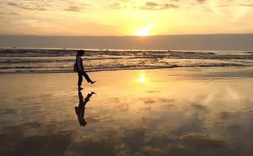 海边幽默说说文案朋友圈