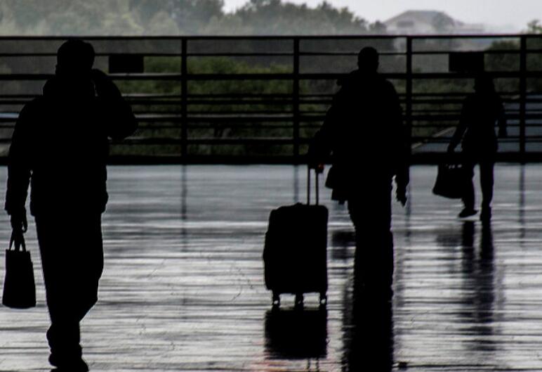 火车缓缓离开爱情句子文案