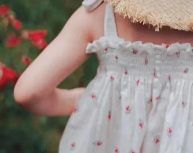 形容小女孩穿裙子句子文案