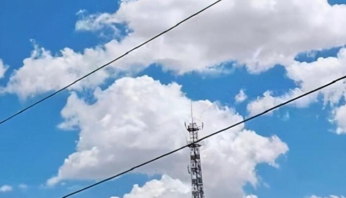 蓝天白云表达心情句子文案