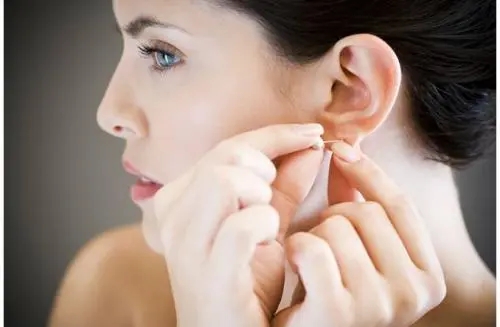 打耳洞发说说文案