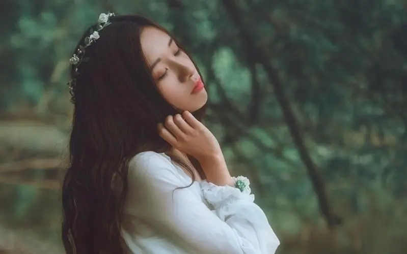 描写女子美貌的句子文案