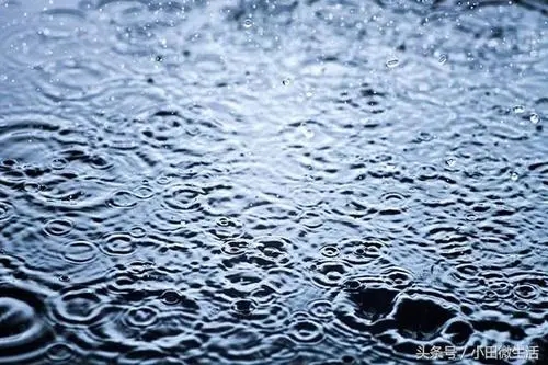 关于阴天的唯美句子文案心情好