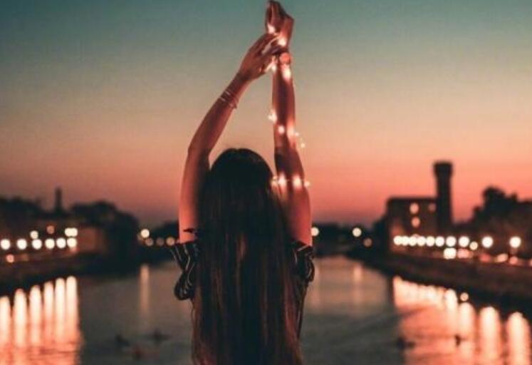 心累心痛的说说文案心情短语