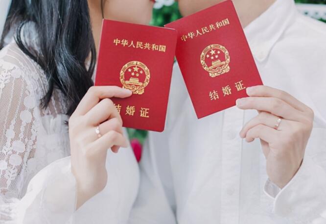 晒结婚证的创意句子文案