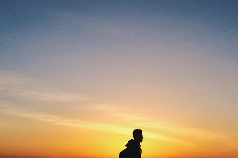 深夜一个人偷偷哭说说文案