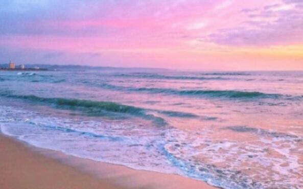 海边放松漫步短句子文案