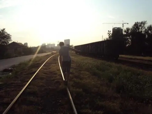 女生夜晚行驶在路上的说说文案