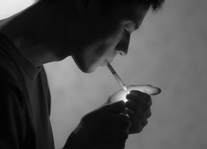 抽烟的幽默评论