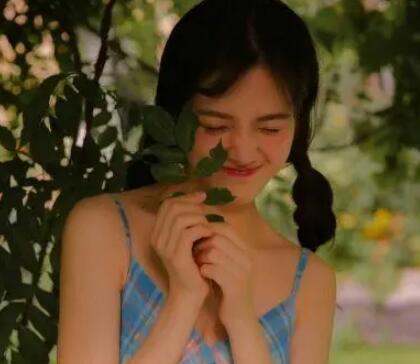 描写女生害羞样子句子文案