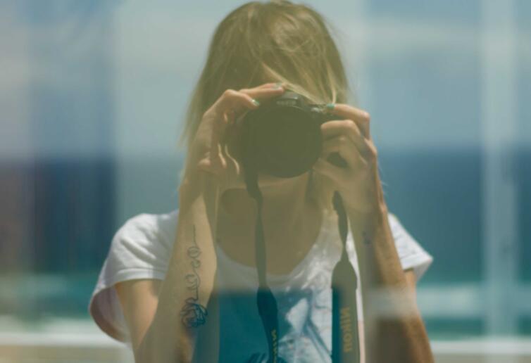 现实金钱又很扎心的句子文案