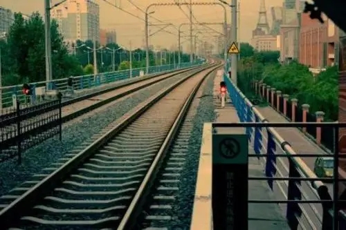 离开这座城市感慨句子文案