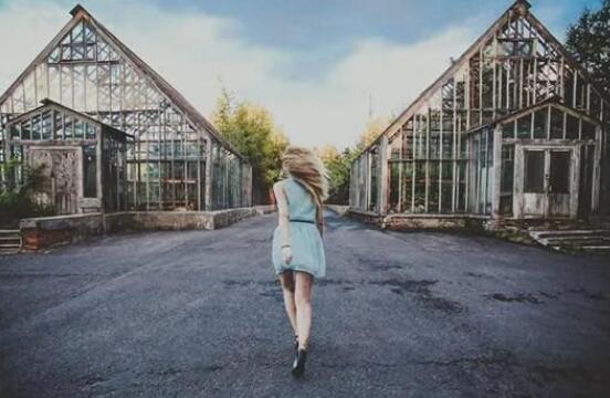 表达女人难女人累的句子文案