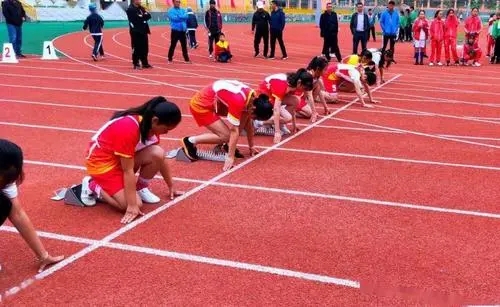 运动会加油稿两三句话