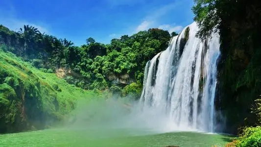 描写山水的一段话20字