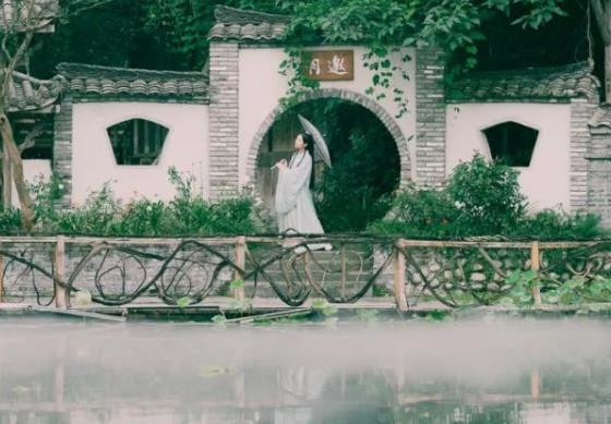 雨天的诗句文案