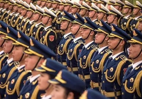 形容穿军装的句子文案