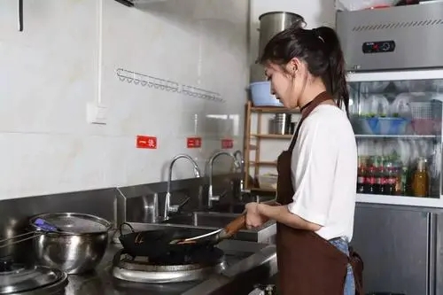 家有美厨娘说说文案