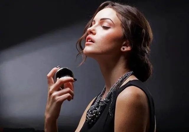 形容中年女人气质优雅的诗词