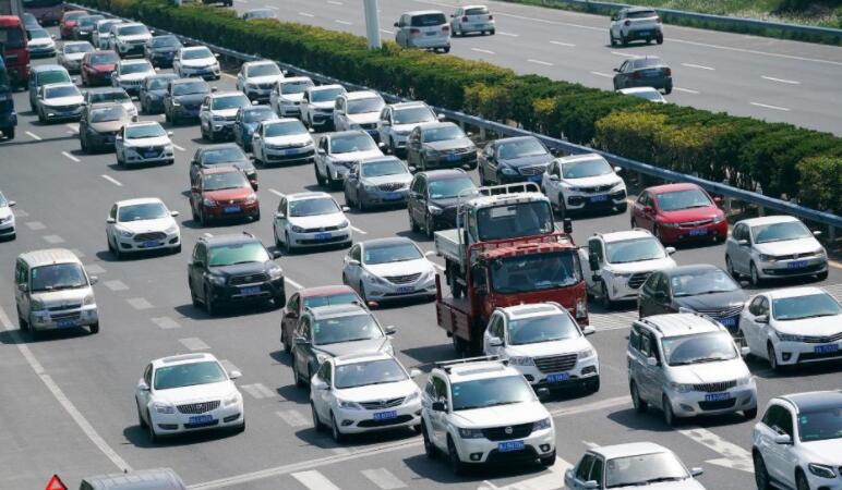 形容高速堵车的幽默句子文案