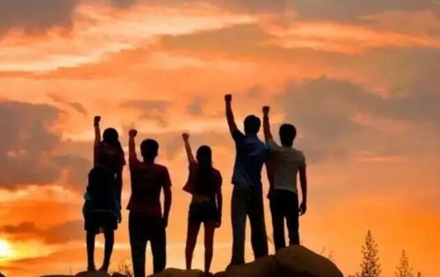 致青春句子文案简短的